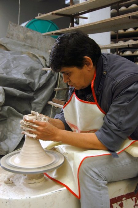 Türkiye'yi çiniyle dünyaya taşıyor