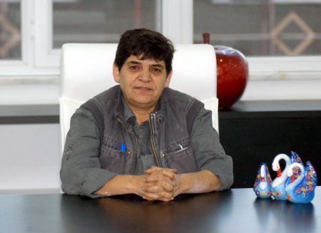 Türkiye'yi çiniyle dünyaya taşıyor