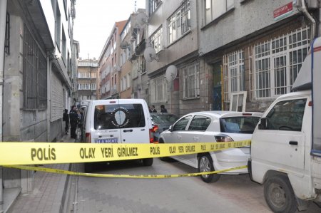 Türkmen uyruklu genç evinde bıçaklanarak öldürüldü