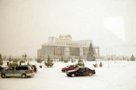 Türkmenistan’a mevsimin ilk karı yağdı