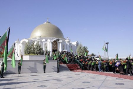 Türkmenistan’da 1948 Depreminde Hayatını Kaybedenler Anıldı