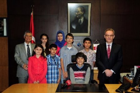 Türkmenistan'da 23 Nisan çoşkuyla kutlandı