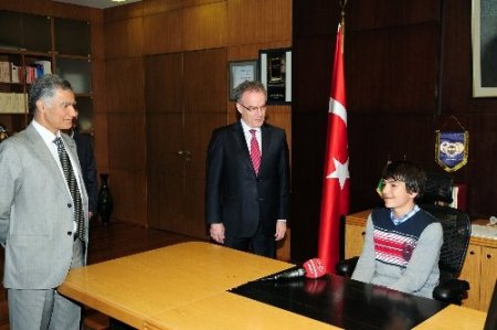 Türkmenistan'da 23 Nisan çoşkuyla kutlandı