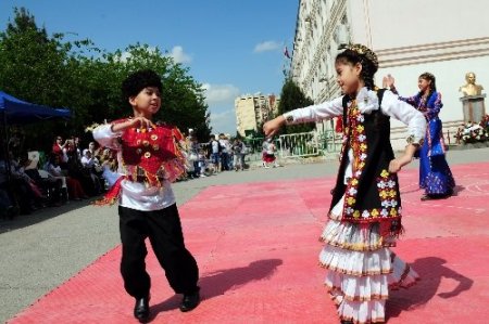 Türkmenistan'da 23 Nisan çoşkuyla kutlandı