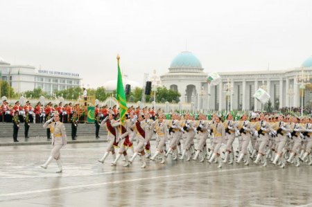 Türkmenistan'da Bağımsızlık Bayramı Coşkusu