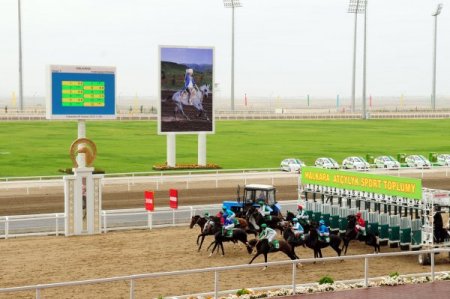 Türkmenistan’da 'bağımsızlık koşusu' büyük ilgi gördü