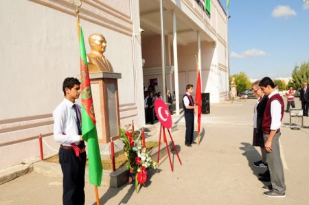 Türkmenistan’da cumhuriyet coşkusu