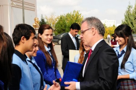 Türkmenistan’da cumhuriyet coşkusu