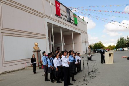 Türkmenistan’da cumhuriyet coşkusu