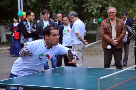 Türkmenistan'da Türk işadamları bayramda engellileri mutlu etti