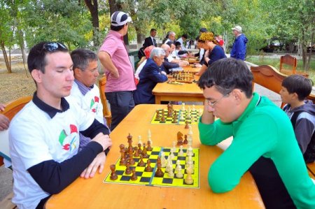 Türkmenistan'da Türk işadamları bayramda engellileri mutlu etti