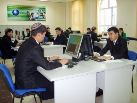 Türkmenistan’da zorunlu eğitim 12 yıla çıkartıldı