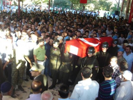 Türkoğlu, şehidini son yolculuğuna uğurladı