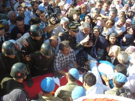Türkoğlu, şehidini son yolculuğuna uğurladı