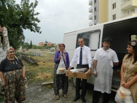 Türkoğlu Kaymakamlığı'ndan, İhtiyaç Sahibi Ailelere Sıcak İftar Yemeği