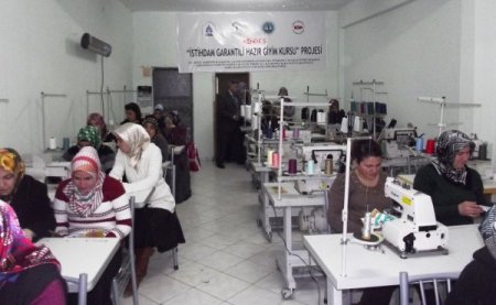 Türkoğlu’nda istihdam garantili hazır giyim kursu açıldı