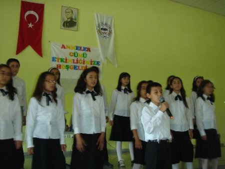 Türkoğlu'ndaki Anneler Günü Etkinliği Büyük İlgi Gördü