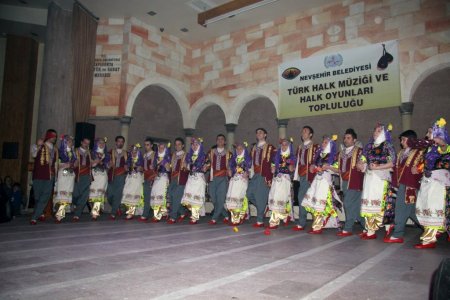 Türkü dostları Nevşehir'de salona sığmadı