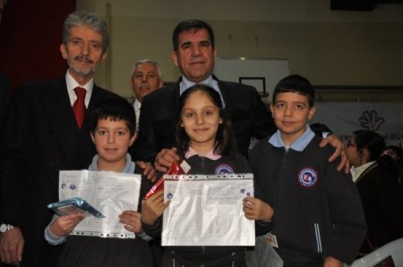Türkülü halaylı karne heyecanı