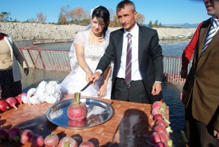 Turp işçilerinden turp gibi düğün