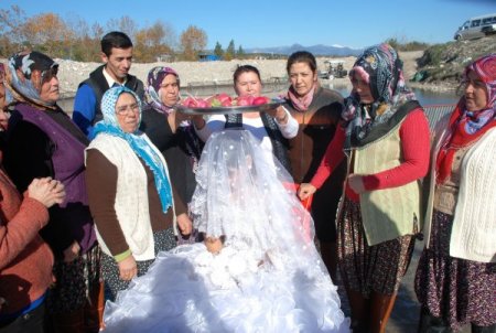 Turp işçilerinden turp gibi düğün
