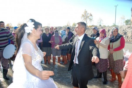 Turp işçilerinden turp gibi düğün