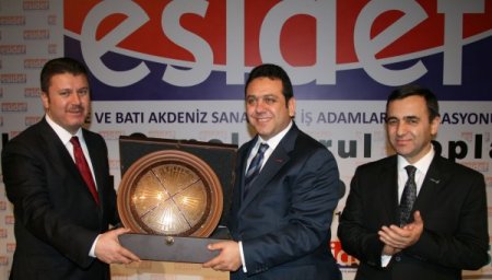 Tuskon Başkanı Meral: Avrupa 2012'de Büyük Kriz Bekliyor