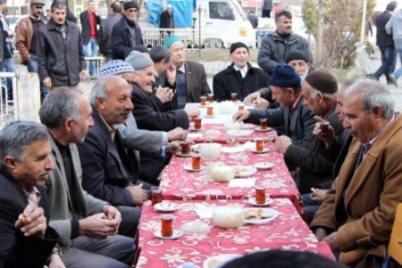 Tutak Emniyet Amirliği 'Çaylar Bizden, Sohbet Sizden' projesi uyguluyor