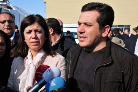 Tutuklu başkanların davası gergin başladı