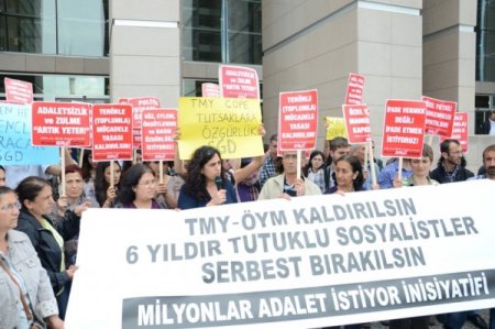 Tutuklu Gazeteciler İçin Adliye Önünde Eylem