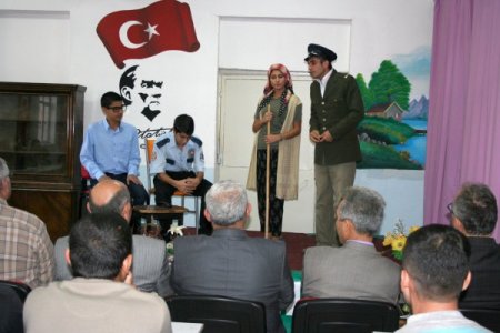 Tutuklu ve hükümlüler 'Kadınlık bizde kalsın'ı izledi