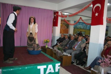 Tutuklu ve hükümlüler 'Kadınlık bizde kalsın'ı izledi