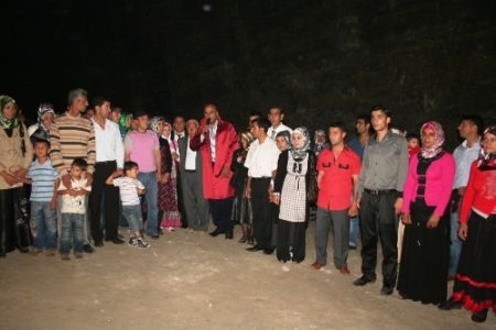 Tuz Mağaralarının 2 Bin Metre Derinliğinde Toplu Nikah Töreni