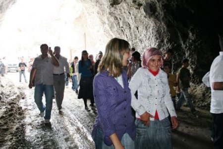 Tuz Mağaralarının 2 Bin Metre Derinliğinde Toplu Nikah Töreni
