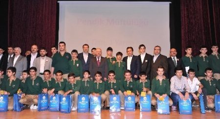 Tuzla Belediye Başkanı Şadi Yazıcı'dan 93 öğrenciye umre sözü