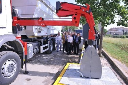 Tuzla Belediyesi, mahallelerde yaz bakımına başladı