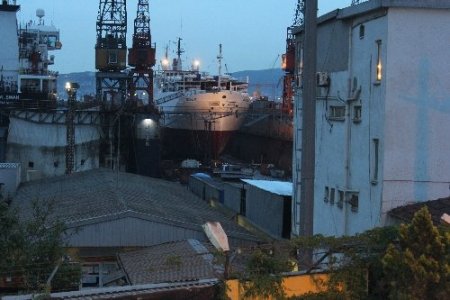 Tuzla Tersanesi'nde patlama: 1 ölü