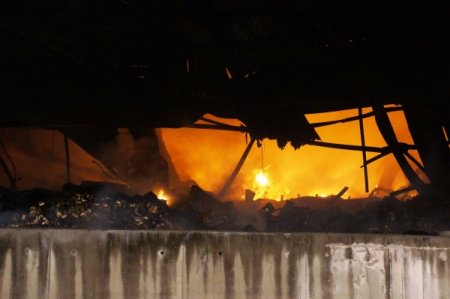Tuzla’daki Fabrika Yangını 12 Saattir Sürüyor