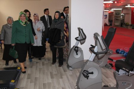 Tüzmen, kadın spor merkezinin açılışını yaptı