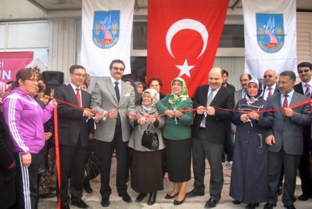 Tüzmen, kadın spor merkezinin açılışını yaptı
