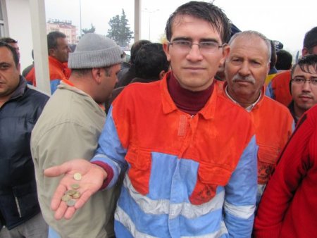 Üç aydır maaş alamayan belediye işçileri eylem yaptı