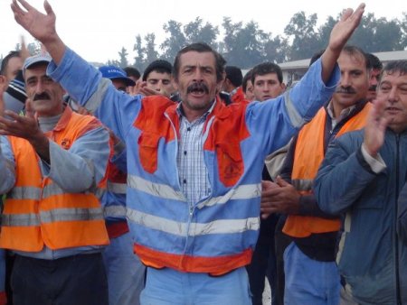 Üç aydır maaş alamayan belediye işçileri eylem yaptı