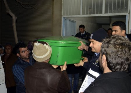 Üç aylık Muhammet ölen annesinin başında bulundu