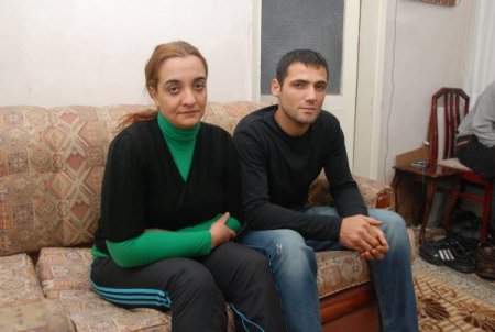 Üç çocuğuyla hayata tutunmaya çalışıyor