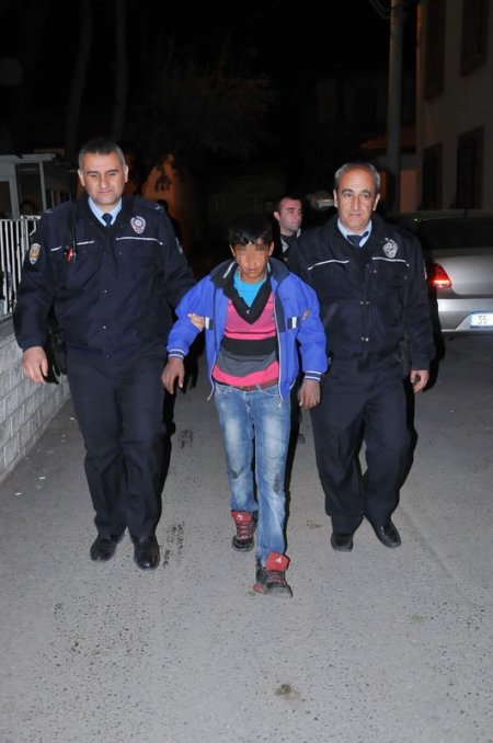 Üç günde beş kez hırsızlıktan suçüstü yakalandılar