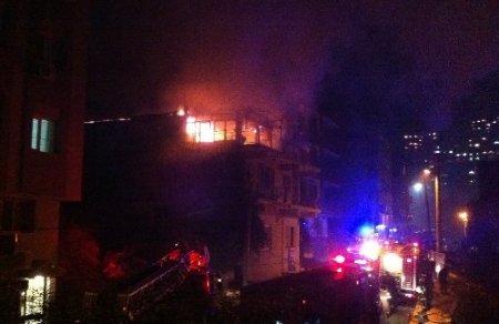 Üç Katlı Binada Korkutan Yangın