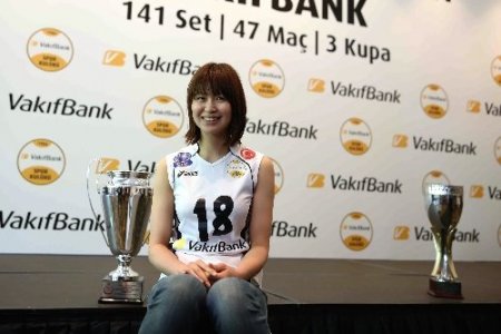Üç kupayı birden kaldıran Vakıfbank, basınla buluştu