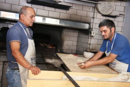 Üç nesil pidecilik yapıyor