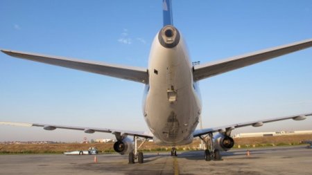 Uçağın kuyruğu piste çarptı