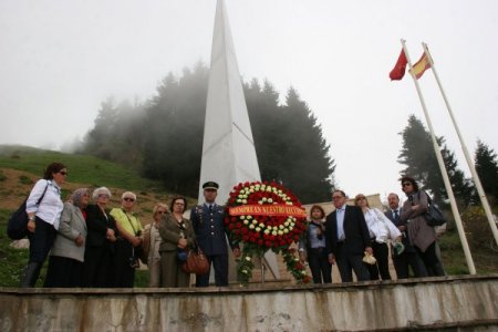 Uçak Kazasında Hayatını Kaybeden İspanyol Askerler Anıldı